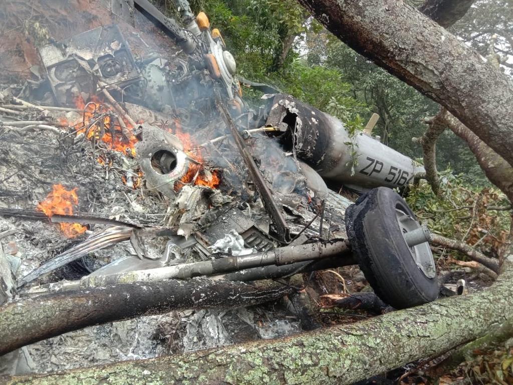 तमिलनाडु के कुन्नूर में सैना का हेलीकॉप्‍टर हुआ दुर्घटनाग्रस्त