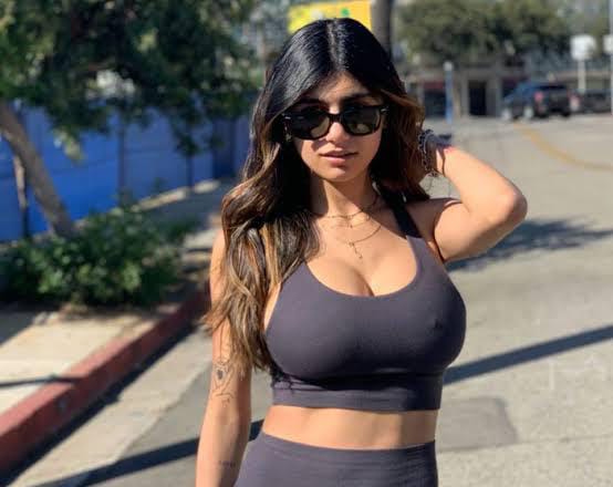 Big disclosure: X porn star Mia Khalifa's breast is fake, shared the video and told that after spending lakhs, the implant is done!